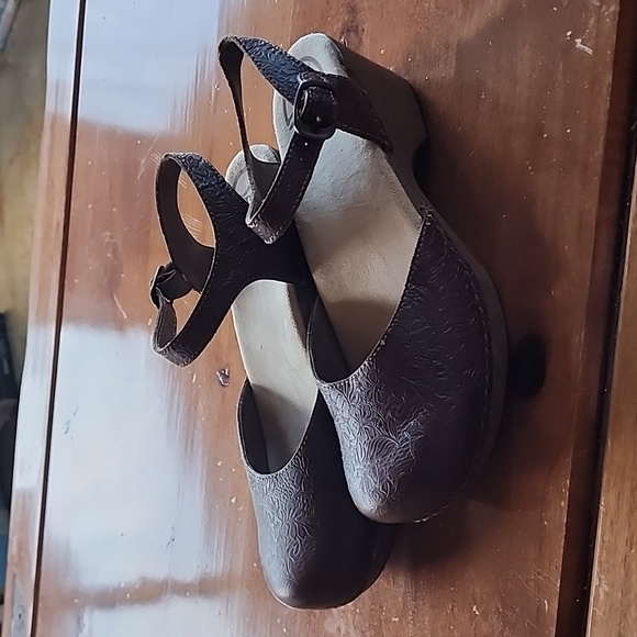 Dansko Sam Brown Floral Tooled leather Mary Jane clogs size 39 - Picture 2 of 7